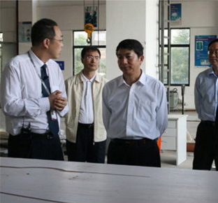 中央政治局委员、广东省委书记胡春华视察